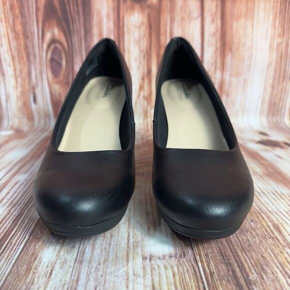 Clarks AMBYR JOY Size 7.5 Black Leather High Heel Closed Toe Pumps Dress Shoes - Picture 2 of 10